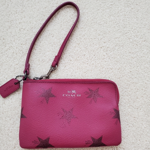 Coach Star Canyon Corner Zip Wristlet in Cranberry Pink